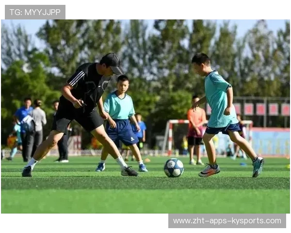 足球产业发展论坛召开聚焦新阶段改革路径,足球产业发展论坛召开聚焦新阶段改革路径研究