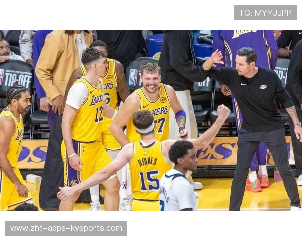 湖人队激战连连,里夫斯调侃东契奇引热议!湖人赢球背后的精彩瞬间